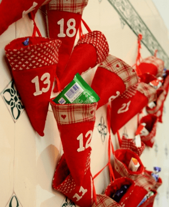 Adventskalender zum selber befüllen online kaufen - Ein Paar rote Schuhe - Weihnachtssocken